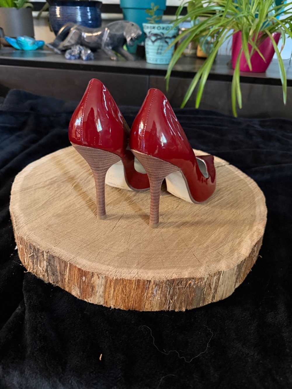 GUESS Red Patent Pointed-Toe Stiletto Pumps - Picture 5 of 7